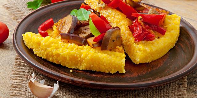 Menu Pelengkap Sehat untuk Hari Raya, Resep Polenta Panggang dengan Topping Sayur Mediterania